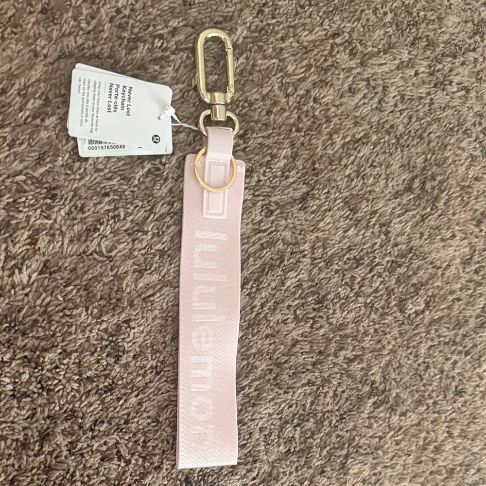 NWT Lululemon Athletica NEVER LOST KEYCHAIN 💕